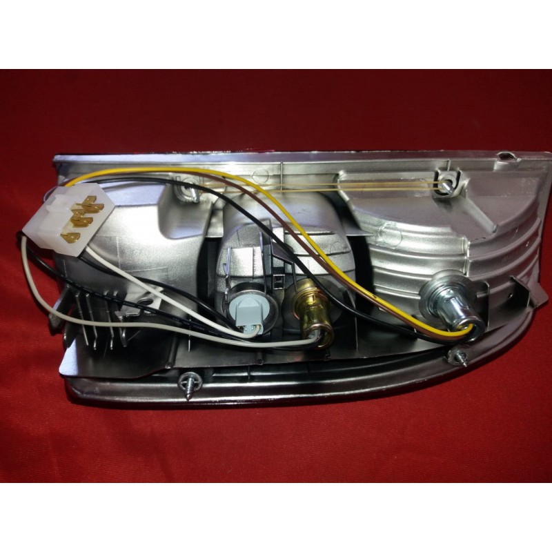 1610011904L ΟΠΙΣΘΙΟΣ ΑΡΙΣΤΕΡΟΣ ΦΑΝΟΣ MAZDA B2500